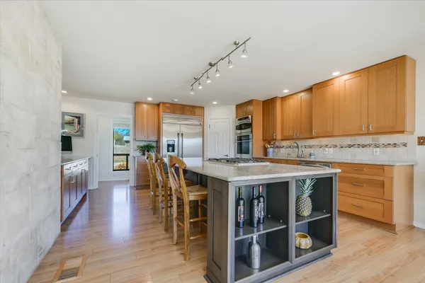 $1,355,000 | 23521 Flat Creek Drive, Marble Falls, TX 78654