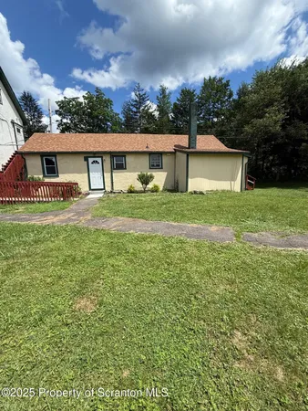 $1,550 | 35 Keystone Road, Unit 4 MAPLE, Gouldsboro, PA 18424