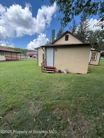 $1,550 | 35 Keystone Road, Unit 4 MAPLE, Gouldsboro, PA 18424