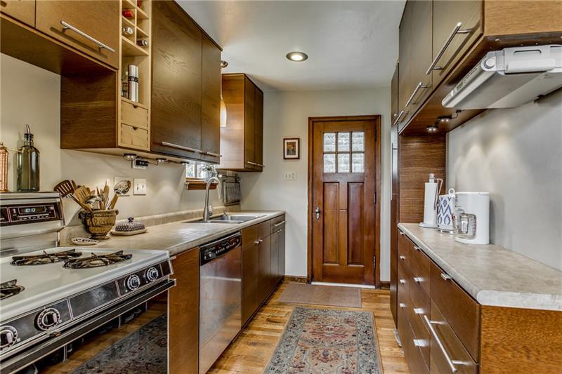 504 Friday Road Pittsburgh, PA 15209 - Photo 3 of 21 Gallery Image 3