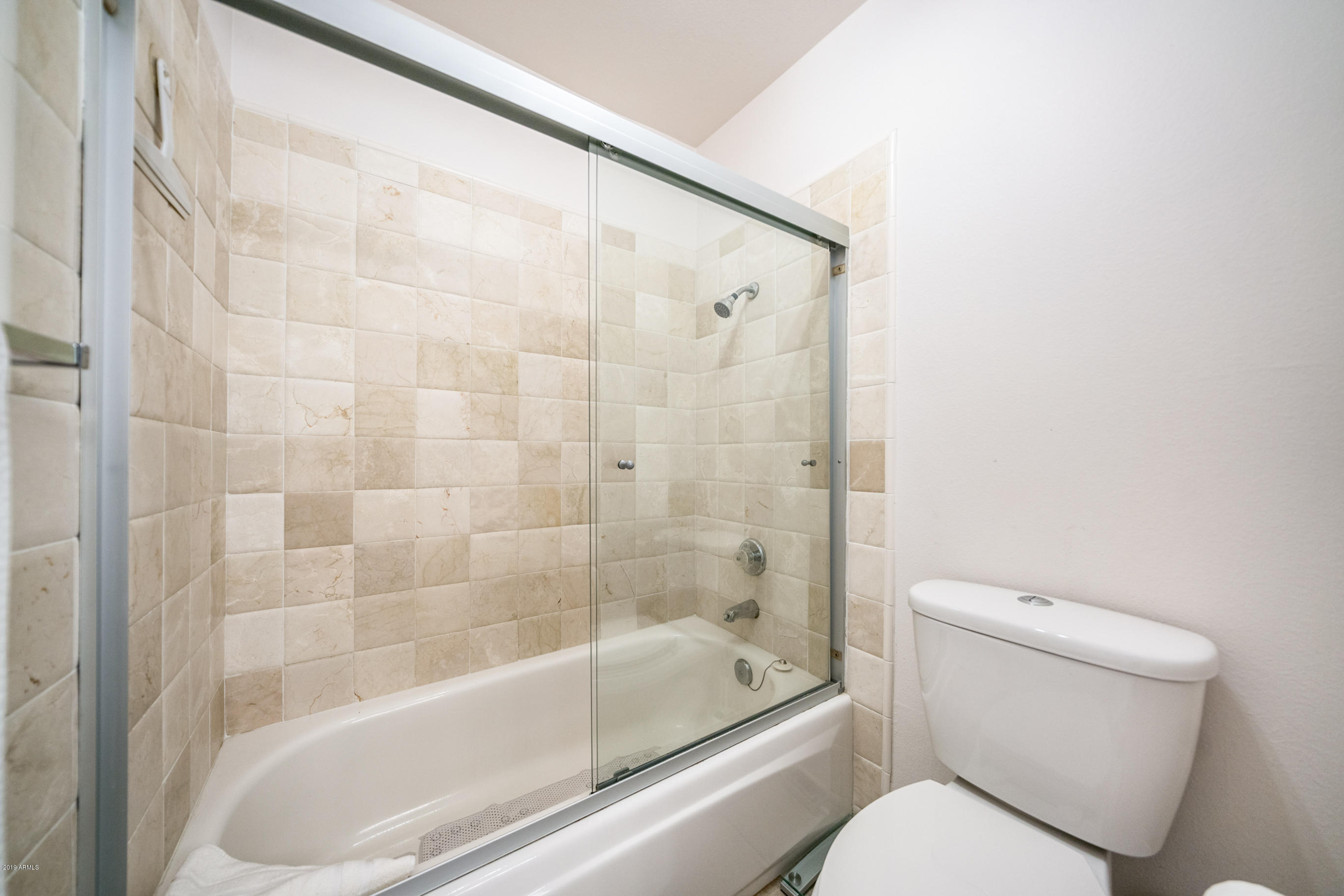 5525 East Thomas Road, Unit B6 Phoenix, AZ 85018 - Photo 11 of 21 a bathroom with a toilet and a bathtub