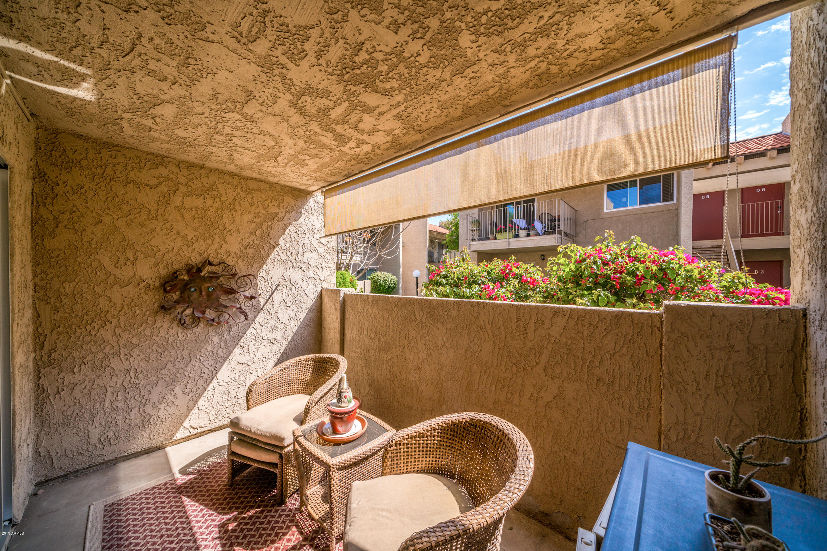 5525 East Thomas Road, Unit B6 Phoenix, AZ 85018 - Photo 15 of 21 a balcony with table and chairs