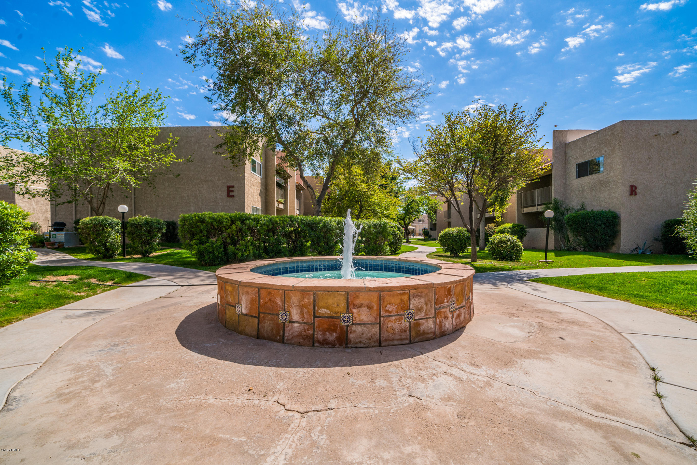 5525 East Thomas Road, Unit B6 Phoenix, AZ 85018 - Photo 17 of 21 a view of a swimming pool with a fountain