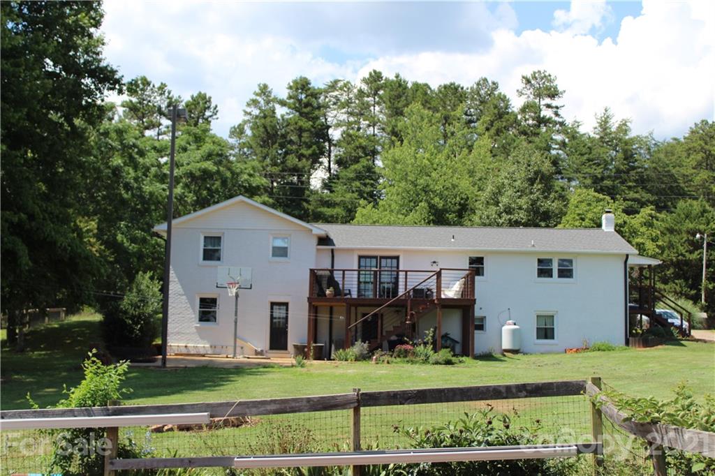 1528 Sandy Plains Road Tryon, NC 28782 - Photo 3 of 31 front view of a house with a yard