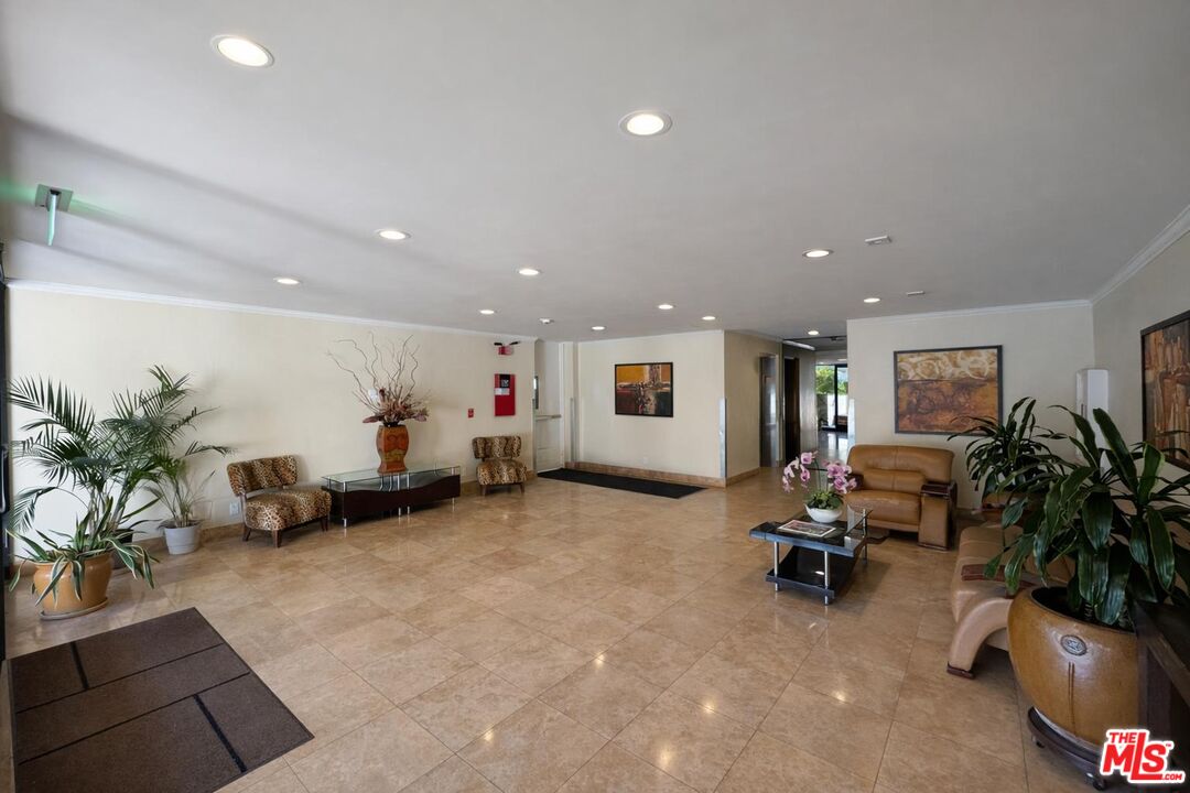 5100 Vía Dolce, Unit 305 Marina del Rey, CA 90292 - Photo 13 of 54 a room with furniture and a potted plant