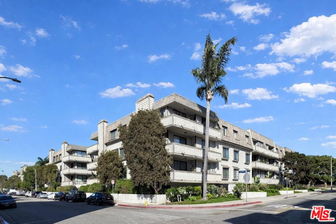 5100 Vía Dolce, Unit 305 Marina del Rey, CA 90292 - Photo 2 of 54 a view of a building