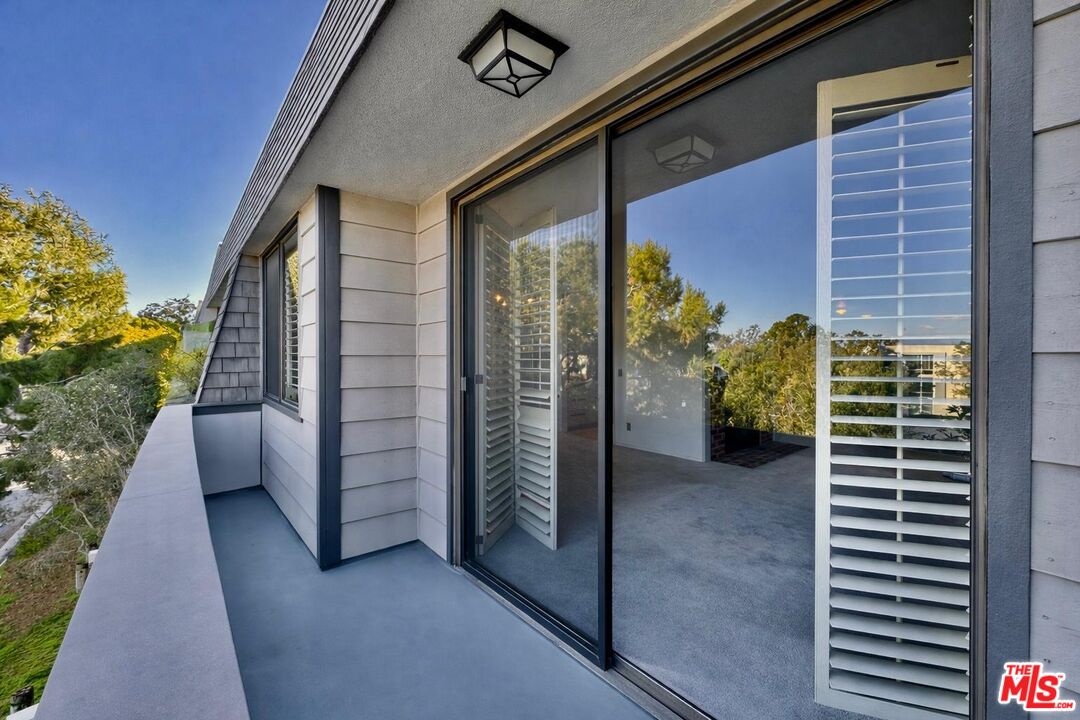 5100 Vía Dolce, Unit 305 Marina del Rey, CA 90292 - Photo 8 of 54 a view of an entryway