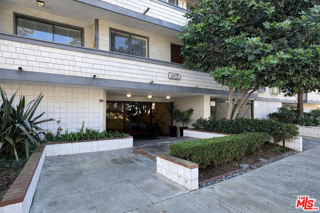5100 Vía Dolce, Unit 305 Marina del Rey, CA 90292 - Photo 9 of 54 a view of a white house with a yard and potted plants
