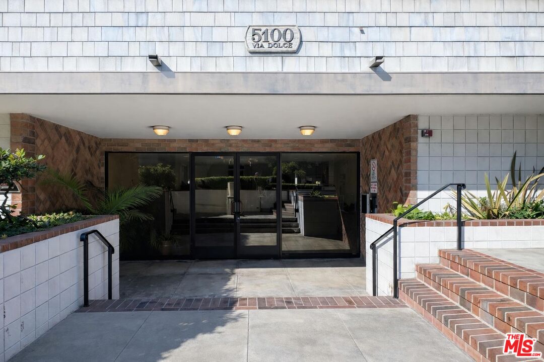 5100 Vía Dolce, Unit 305 Marina del Rey, CA 90292 - Photo 10 of 54