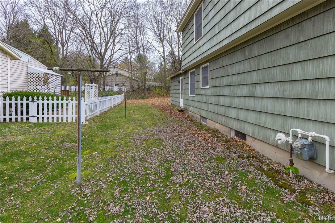 101 Longmeadow Circle Syracuse, NY 13205 - Photo 11 of 12