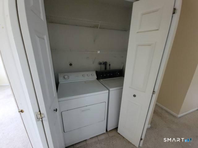 28 Commodore Cmns, Unit 28 Derby, CT 06418 - Photo 10 of 17 a utility room with dryer and washer