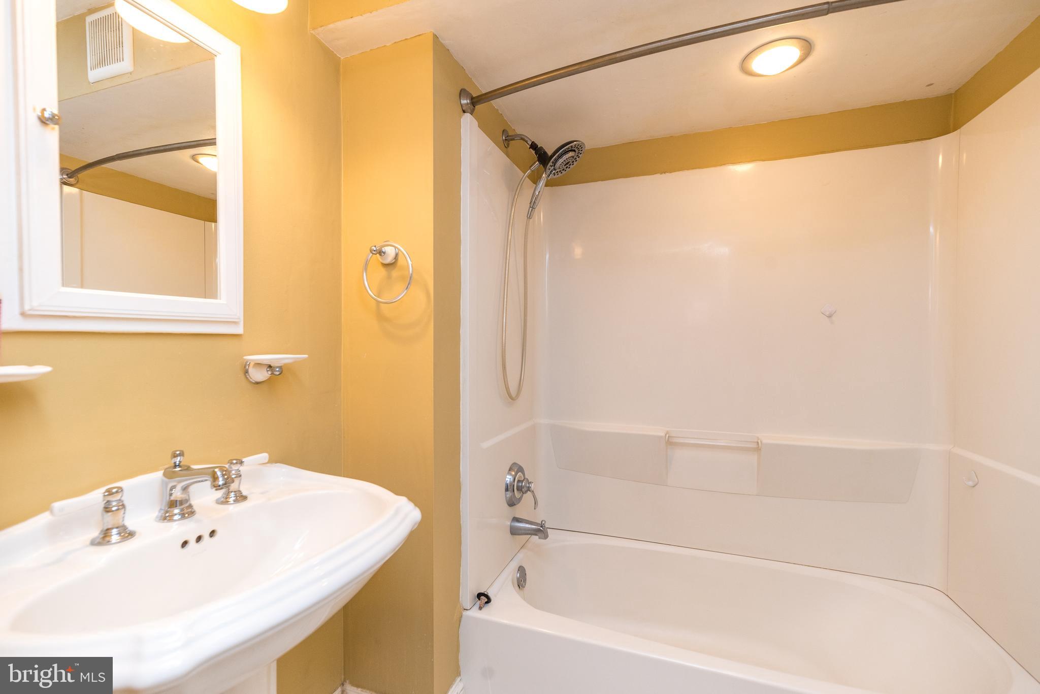 1425 River Road New Hope, PA 18938 - Photo 22 of 79 full bath main floor unit 1
