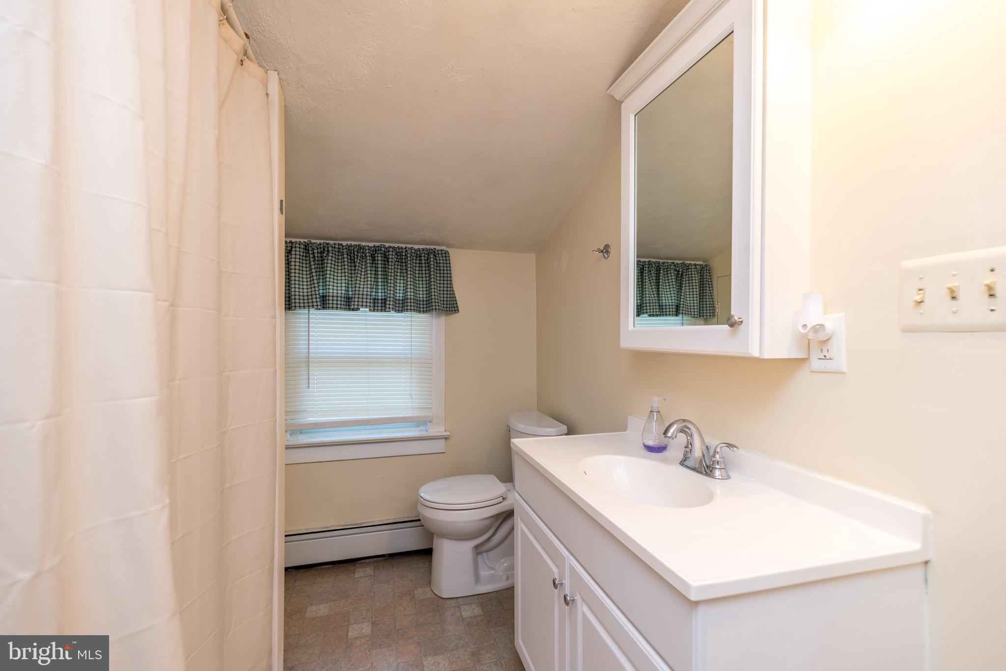 1425 River Road New Hope, PA 18938 - Photo 38 of 79 Unit 2 upstairs full bathroom