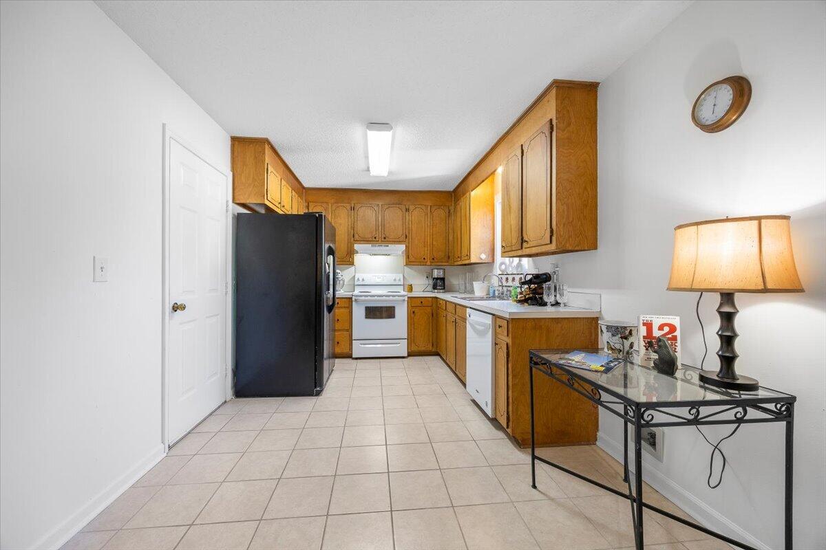 277 Two Hitch Road Goose Creek, SC 29445 - Photo 8 of 36 Kitchen