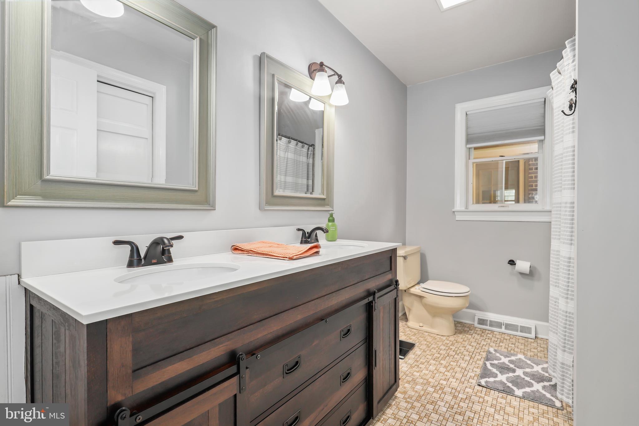698 Forest View Road Edinburg, VA 22824 - Photo 11 of 54 Master bath