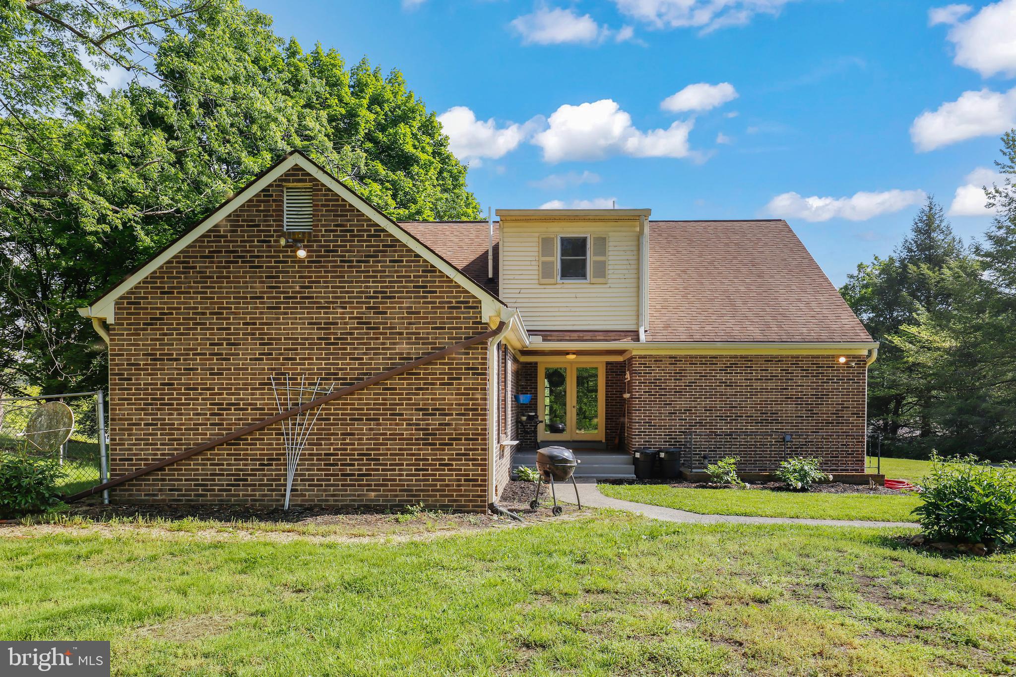 698 Forest View Road Edinburg, VA 22824 - Photo 7 of 54 Double doors at back