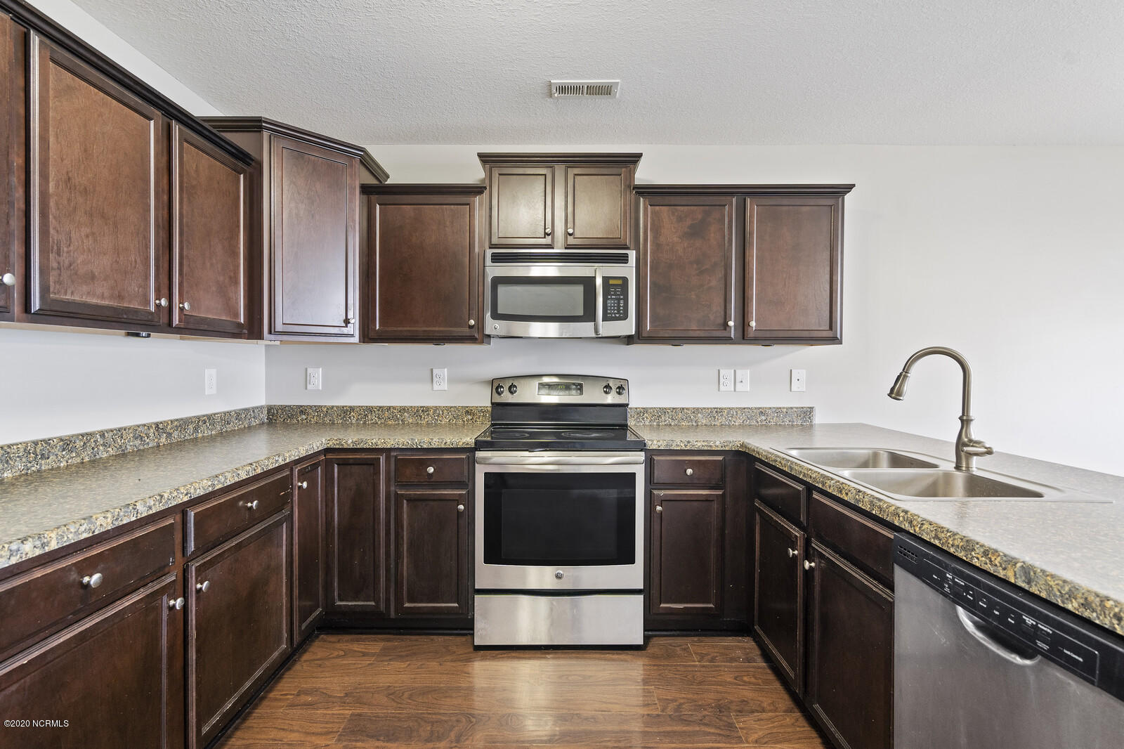 328 Merin Height Road Jacksonville, NC 28546 - Photo 9 of 32 23_DSC03643_mls