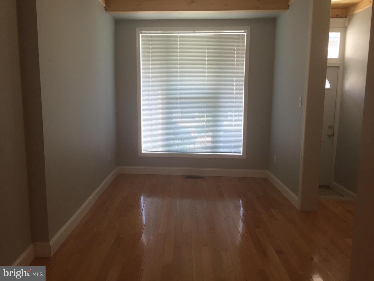 3510 Old York Road Baltimore, MD 21218 - Photo 4 of 20 Living Room