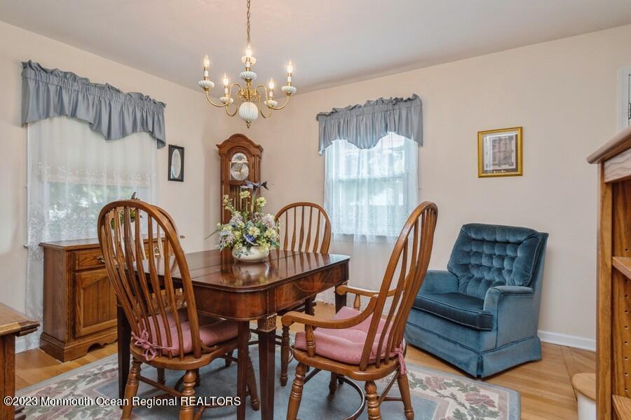 34 Overhill Road Matawan, NJ 07747 - Photo 12 of 24 12_34OverhillRoad_369001_DiningRoom_LowR