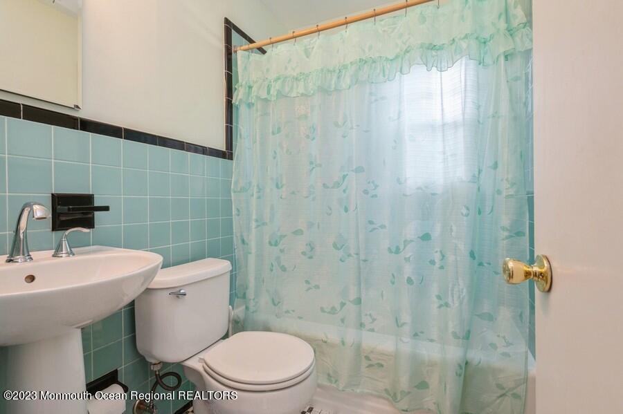 34 Overhill Road Matawan, NJ 07747 - Photo 15 of 24 19_34OverhillRoad_8_Bathroom_LowRes