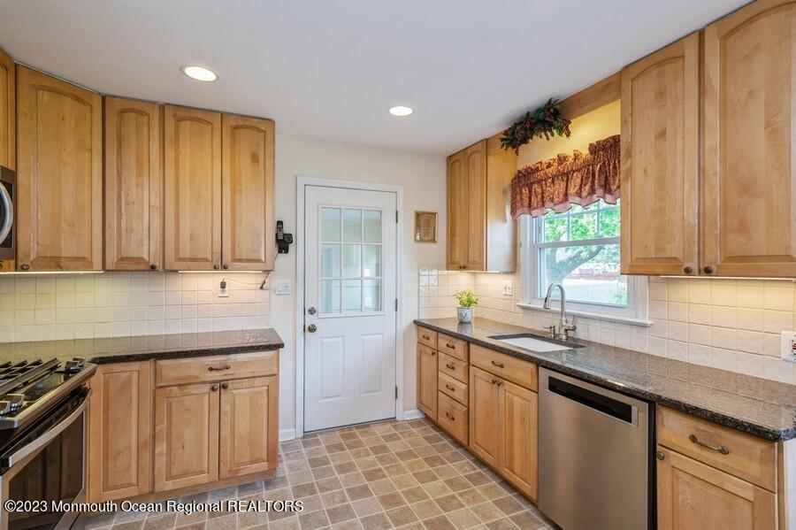 34 Overhill Road Matawan, NJ 07747 - Photo 6 of 24 06_34OverhillRoad_5_Kitchen_LowRes