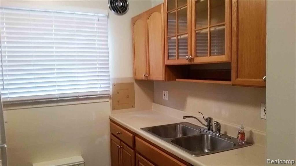 2932 West Thirteen Mile Road, Unit 14 Royal Oak, MI 48073 - Photo 7 of 21