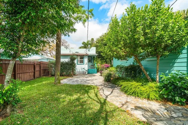 $2,500 | 416 South L Street, Unit 416, Lake Worth, FL 33460