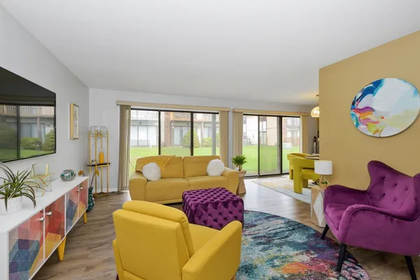 $128,900 | 4182 192nd Court, Unit 253, Country Club Hills, IL 60478