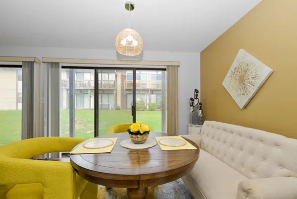 $128,900 | 4182 192nd Court, Unit 253, Country Club Hills, IL 60478