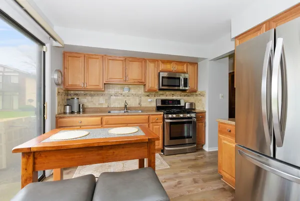 $128,900 | 4182 192nd Court, Unit 253, Country Club Hills, IL 60478