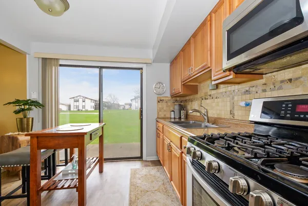 $128,900 | 4182 192nd Court, Unit 253, Country Club Hills, IL 60478