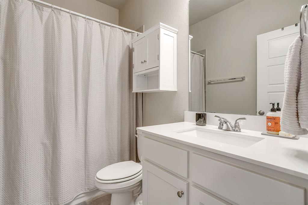 5709 Pope Creek Road Fort Worth, TX 76126 - Photo 33 of 39 A spacious full bathroom conveniently located between the two upstairs bedrooms!
