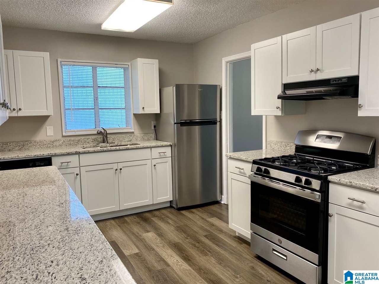 528 Lovett Street Midfield, AL 35228 - Photo 7 of 33