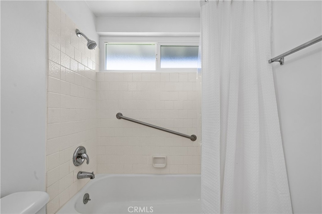 2115 Sterling Avenue Costa Mesa, CA 92627 - Photo 37 of 53 a bathroom with a bathtub