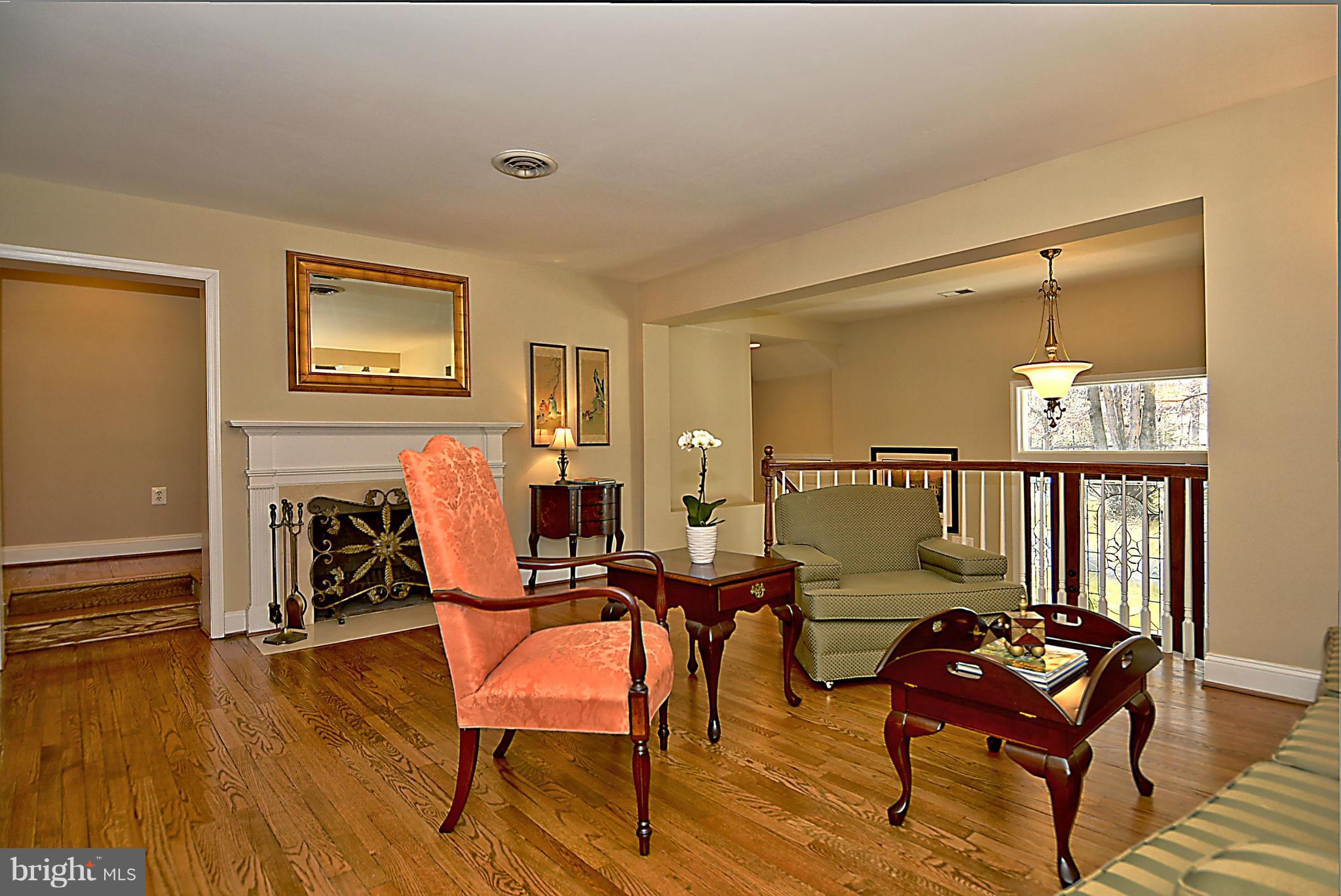 9609 Clarks Crossing Road Vienna, VA 22182 - Photo 13 of 28 Living Room