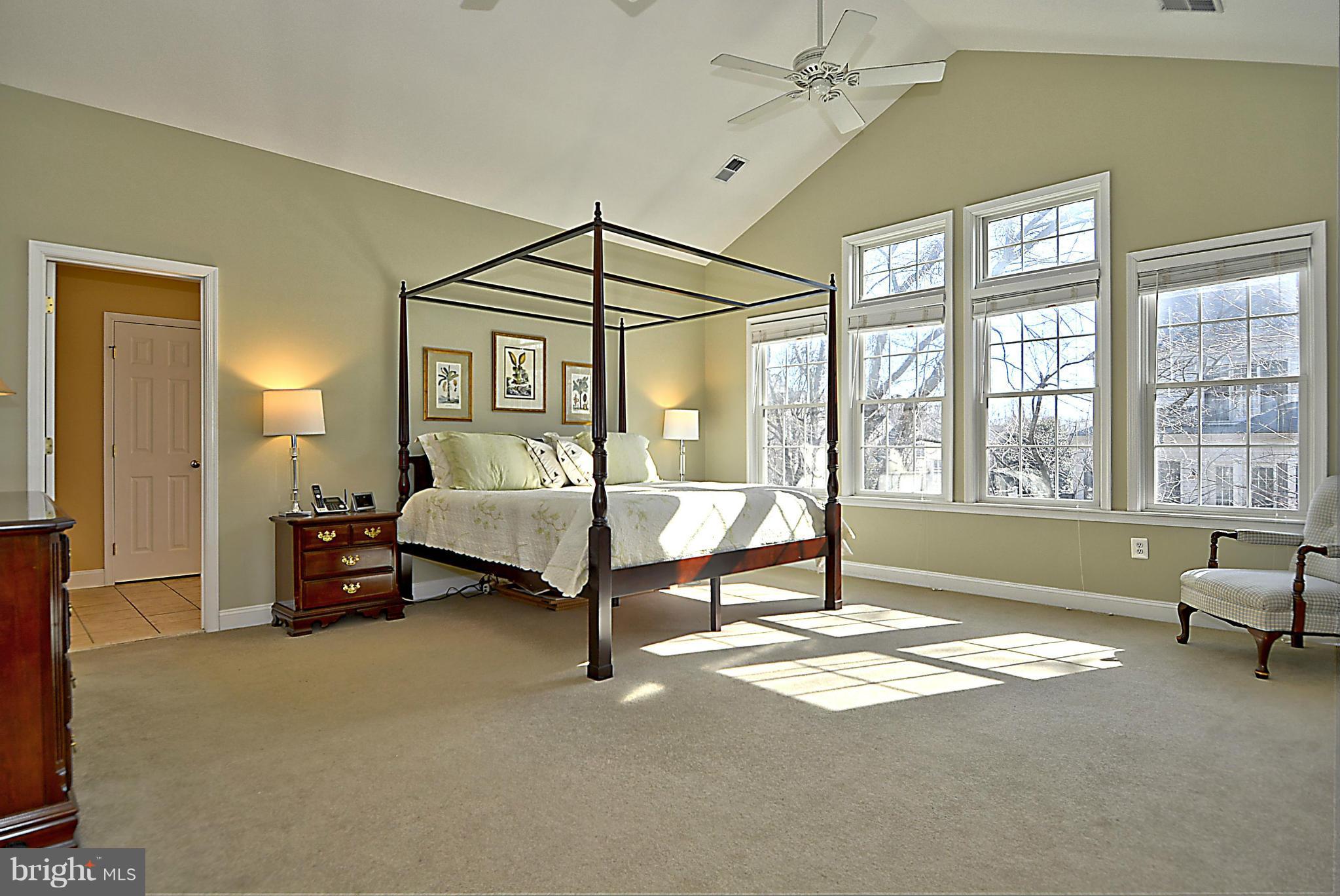 9609 Clarks Crossing Road Vienna, VA 22182 - Photo 4 of 28 Master Suite