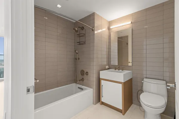 $1,600,000 | 75 Park Lane South, Unit 3407, Jersey City, NJ 07310