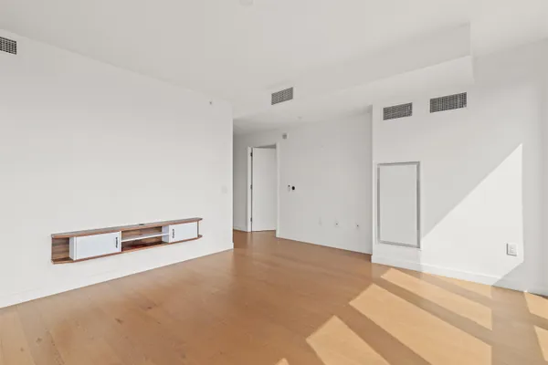 $1,600,000 | 75 Park Lane South, Unit 3407, Jersey City, NJ 07310