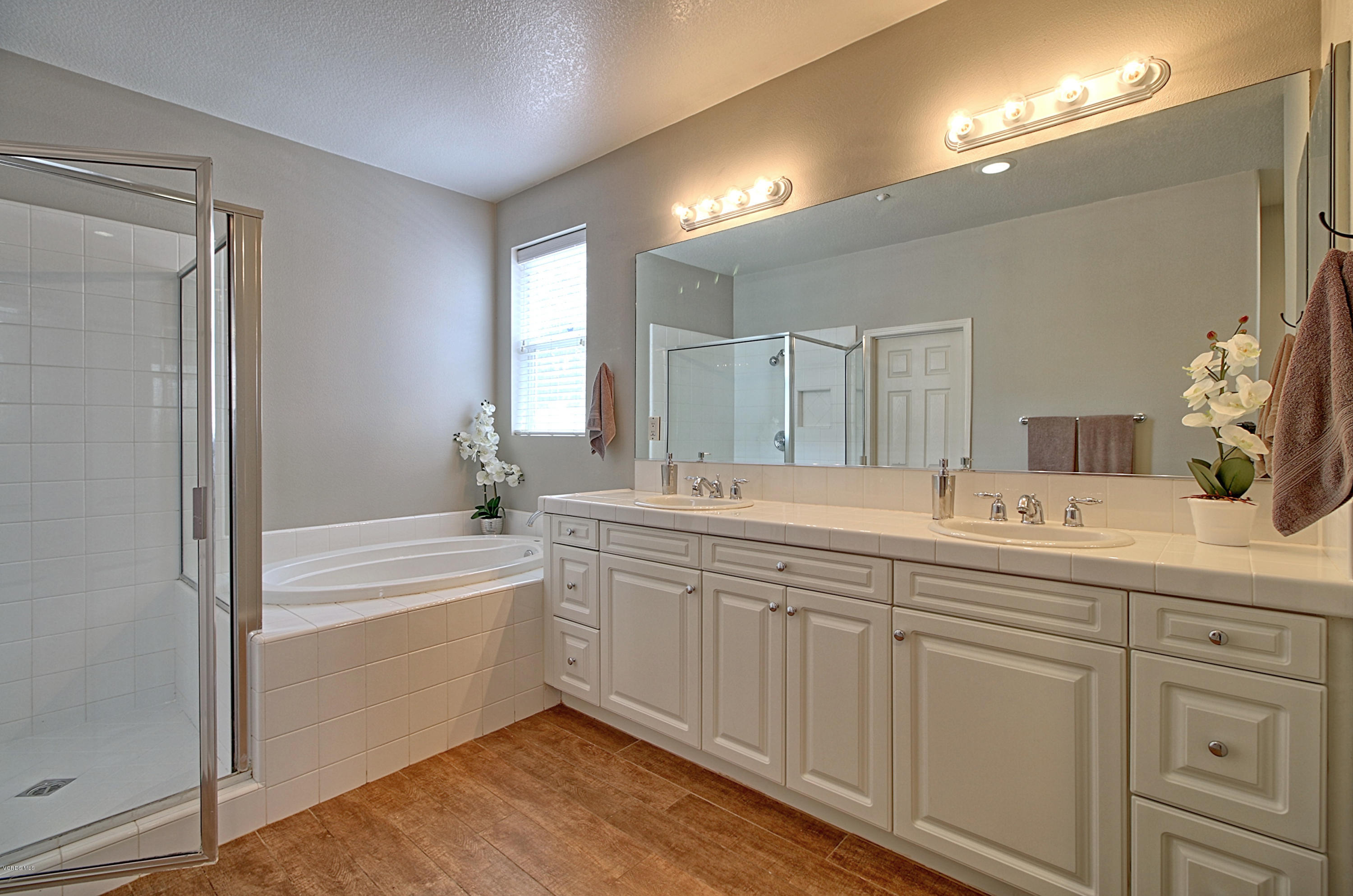 3305 Dunkirk Drive Oxnard, CA 93035 - Photo 12 of 20 a spacious bathroom with a double vanity sink a mirror and a bathtub