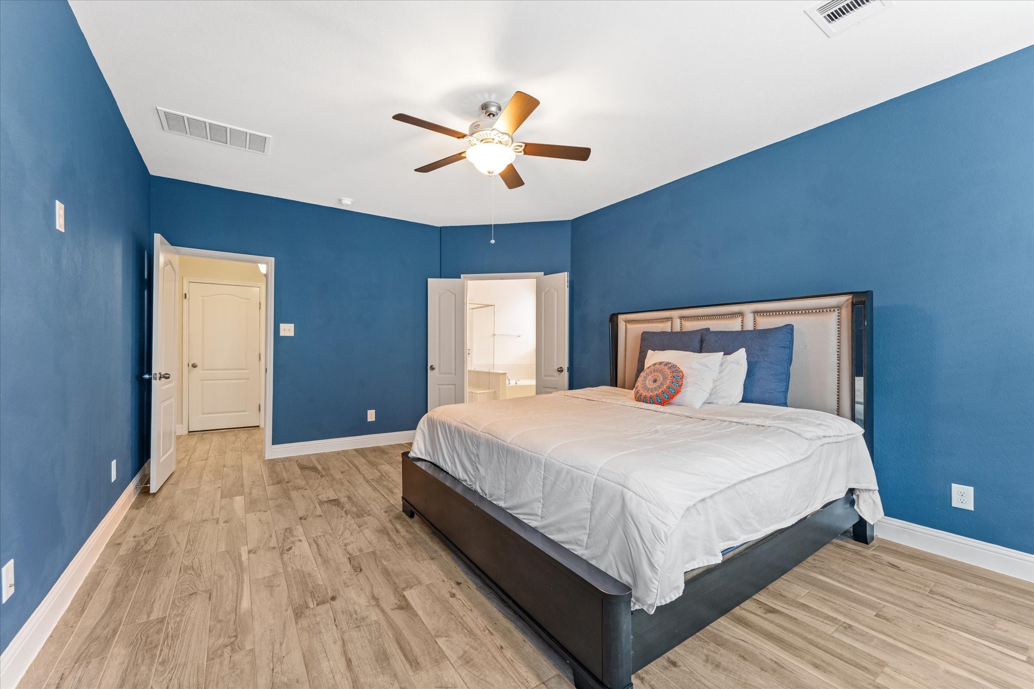 3402 Dryer Park Drive Spring, TX 77373 - Photo 19 of 40 Primary bedroom located downstairs.