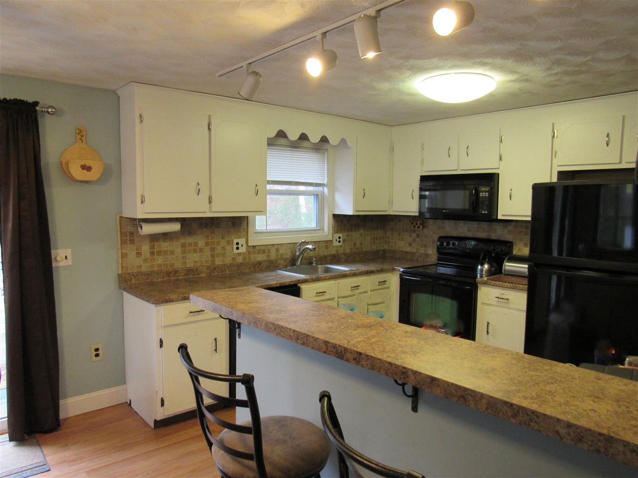 240 High Range Road Londonderry, NH 03053 - Photo 7 of 26