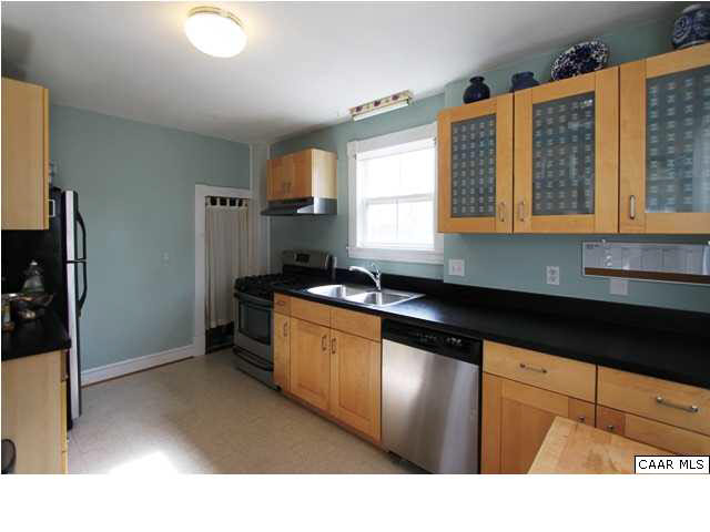 330 Monticello Road Charlottesville, VA 22902 - Photo 13 of 19 Gas stove for those who love to cook!