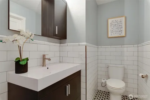 $898,000 | 9715 Northeast Juanita Drive, Unit 206B, Kirkland, WA 98034