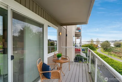 $898,000 | 9715 Northeast Juanita Drive, Unit 206B, Kirkland, WA 98034