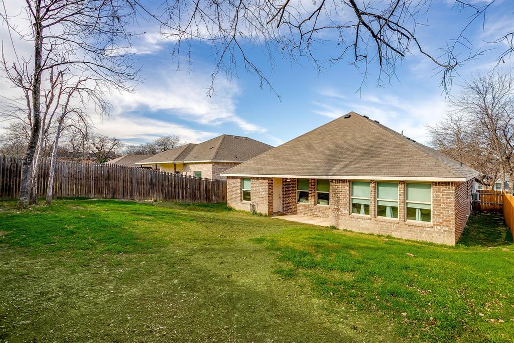 5617 Kilpatrick Avenue Fort Worth, TX 76107 - Photo 40 of 40 front view of a house with a yard