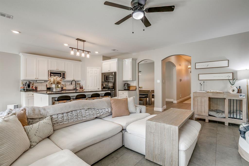 5617 Kilpatrick Avenue Fort Worth, TX 76107 - Photo 8 of 40 a living room with furniture and kitchen view