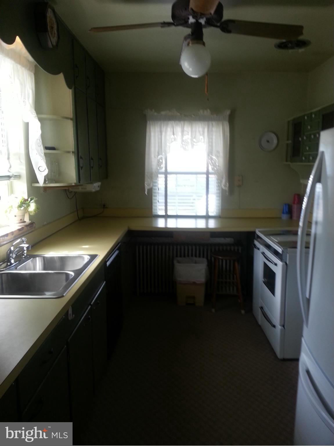 6419 Horseshoe Road Clinton, MD 20735 - Photo 10 of 21 Kitchen