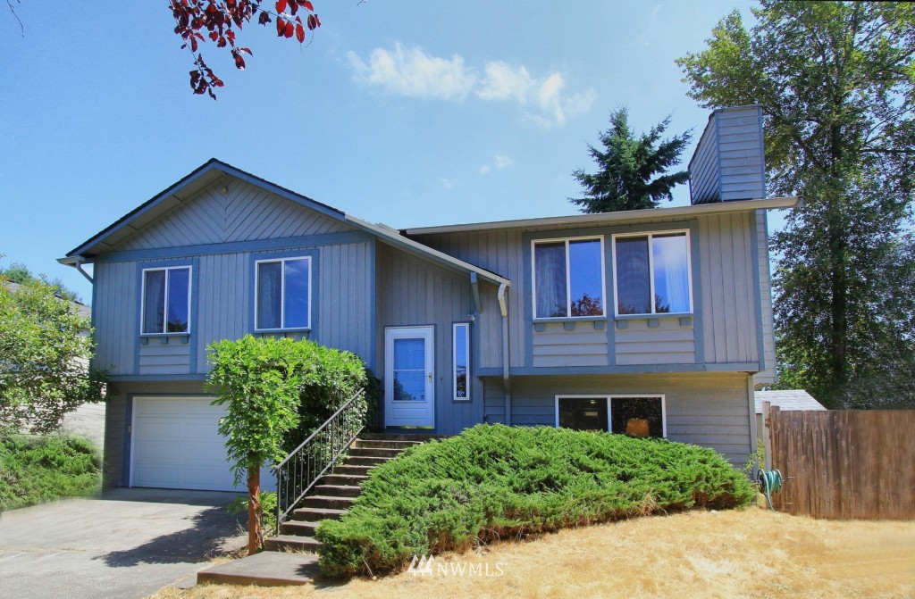 452 Edmonds Avenue Northeast Renton, WA 98056 - Photo 1 of 17