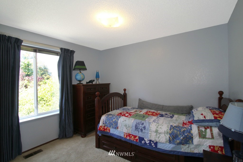 452 Edmonds Avenue Northeast Renton, WA 98056 - Photo 11 of 17