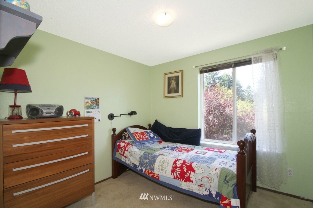 452 Edmonds Avenue Northeast Renton, WA 98056 - Photo 12 of 17